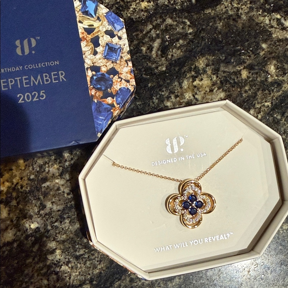Bomp party September clover necklace